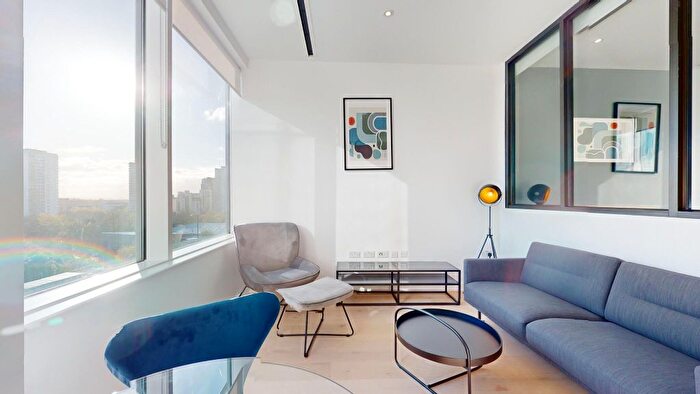 1 Bedroom Flat To Rent In Great West Road, Brentford, TW8