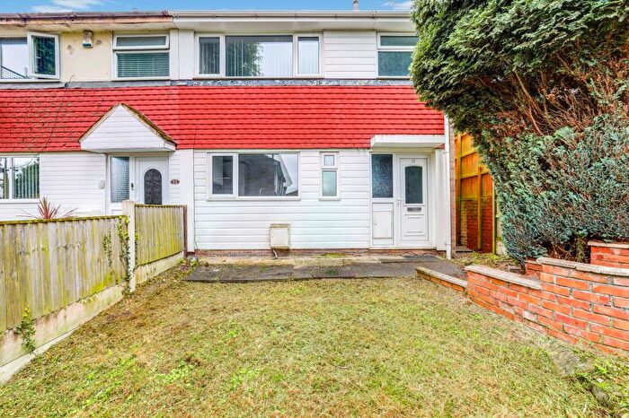 3 Bedroom End Of Terrace House For Sale In Catherine Close, Nottingham, NG6