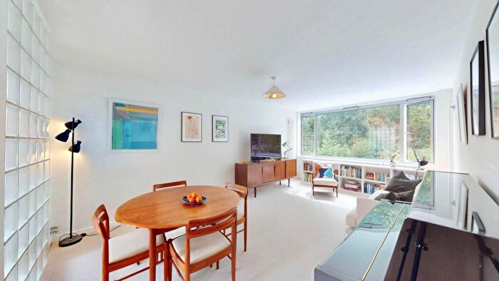 1 Bedroom Apartment For Sale In Avenue Road, Highgate, N6