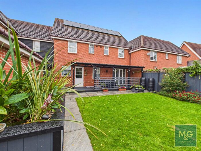 5 Bedroom Semi-Detached House For Sale In Chaffinch Road, Bury St. Edmunds, IP32