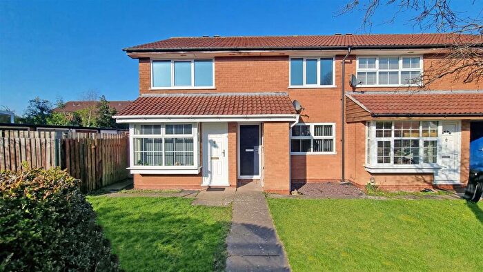 2 Bedroom Maisonette For Sale In Apsley Croft, Kings Norton, Birmingham, B38