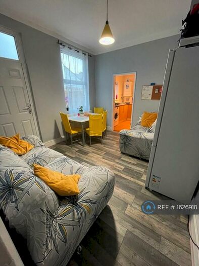 5 Bedroom End Of Terrace House To Rent In Kingscliffe Street, Manchester, M9