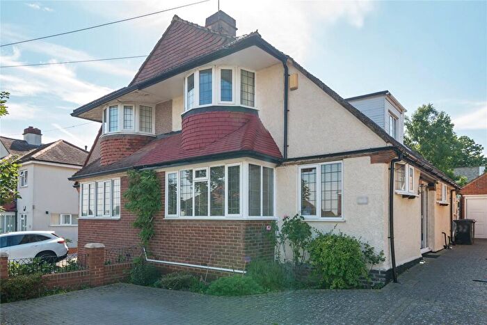 3 Bedroom Semi-Detached House For Sale In Treewall Gardens, Bromley, BR1