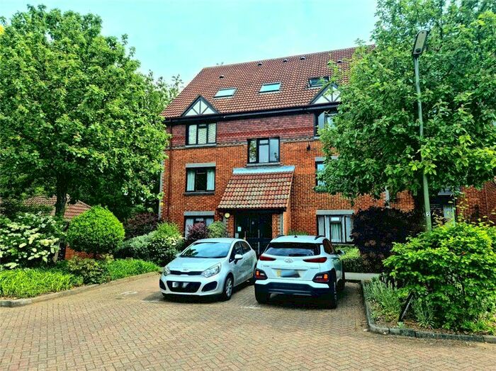 Studio To Rent In Templecombe Mews, Oriental Road, Woking, Surrey, GU22