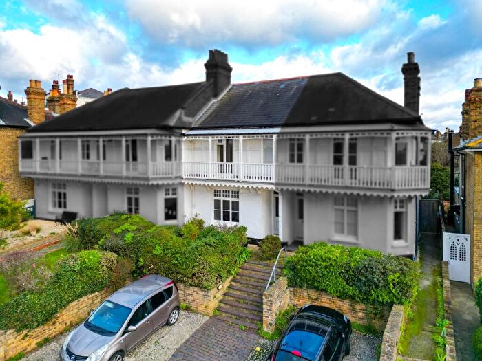 2 Bedroom Terraced House For Sale In Leigh Hill, Leigh-On-Sea, SS9