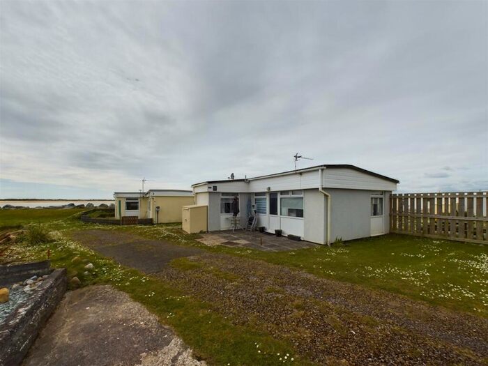 3 Bedroom Chalet For Sale In Carmarthen Bay Holiday Park, Kidwelly, SA17