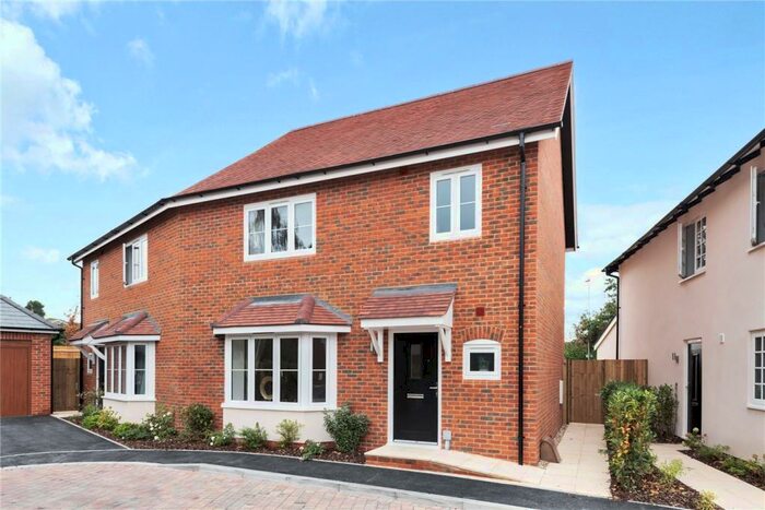 3 Bedroom Semi-Detached House To Rent In Oxlease Meadows, Romsey, SO51