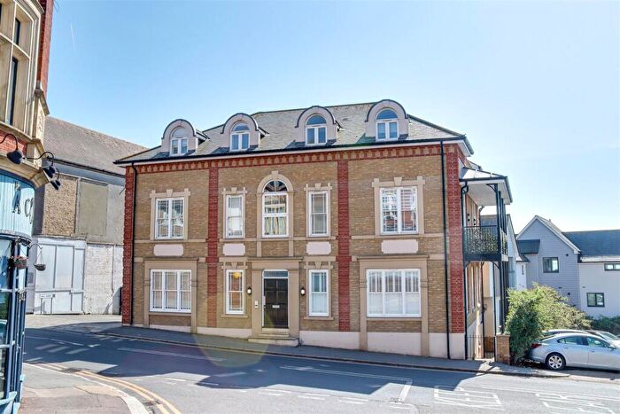1 Bedroom Apartment For Sale In Bell Sands, Leigh-On-Sea, SS9