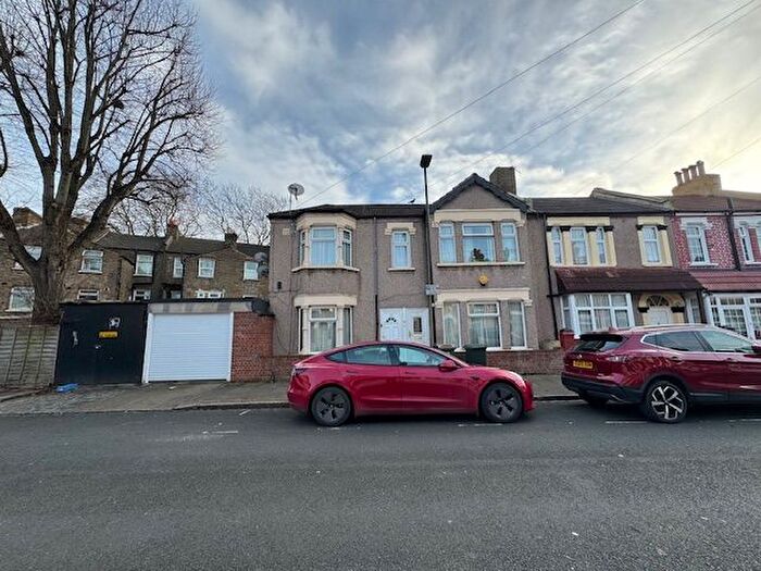 2 Bedroom Flat To Rent In Khartoum Road, London, E13