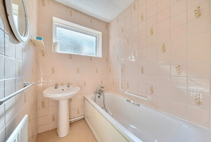 3 Bedroom Terraced House For Sale In Greenwood Close, Morden, SM4