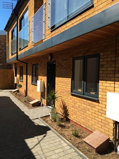 4 Bedroom Flat To Rent In Lotus Mews, London, N19