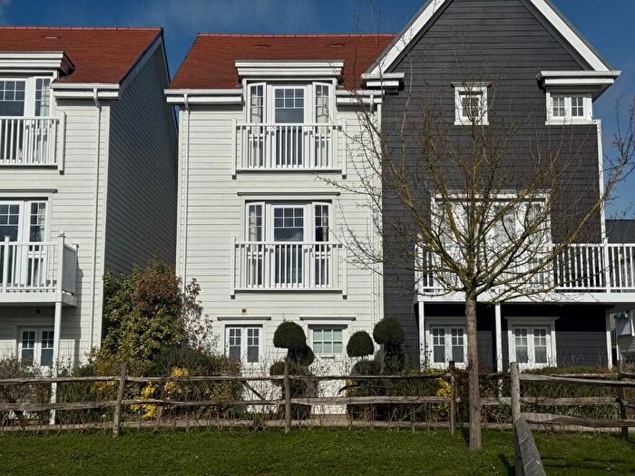 4 Bedroom Semi Detached House For Sale In Longwater Avenue, Reading, RG2