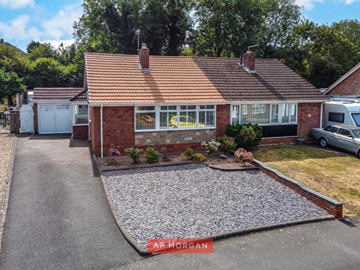 3 Bedroom Semi-Detached House For Sale In Compton Road, Stourbridge, West Midlands, DY9