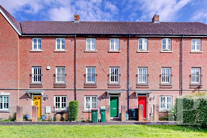 4 Bedroom Town House For Sale In Trist Way, Ifield, RH11