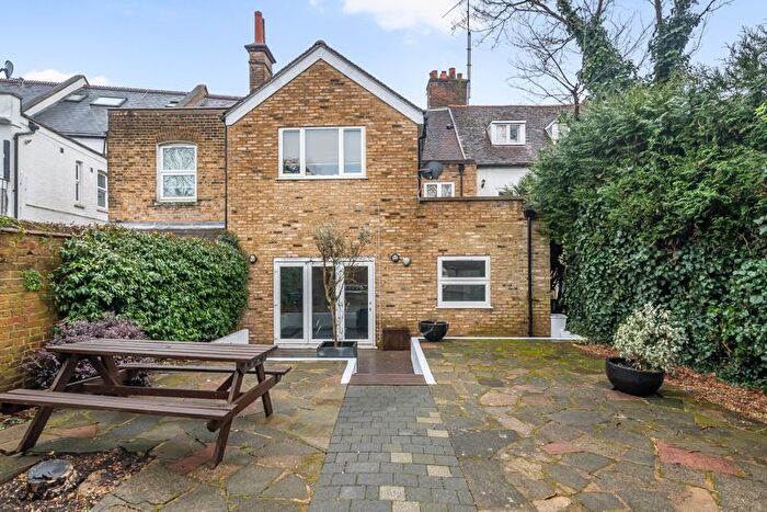 2 Bedroom Flat To Rent In High Street, Hampton Wick, Kingston Upon Thames, KT1