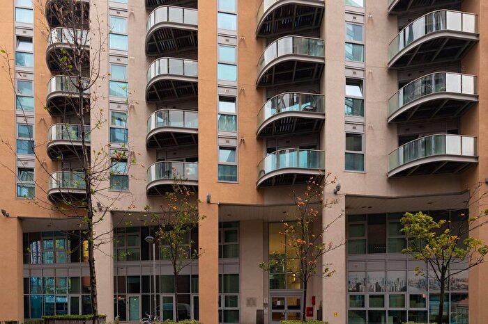 2 Bedroom Flat To Rent In Bridges Court Road, Battersea, London, SW11