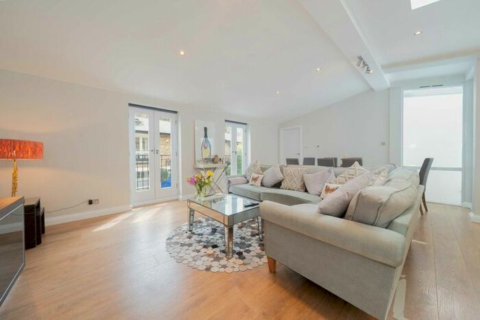 3 Bedroom Property To Rent In Royal Crescent Mews, London, W11