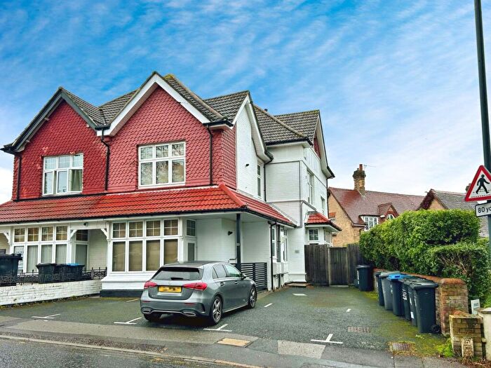 2 Bedroom Flat For Sale In West Cliff Road, West Cliff, BH4