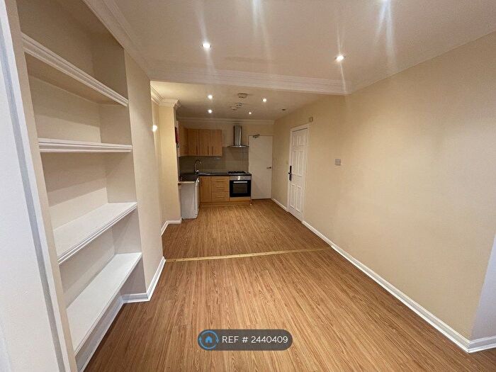 2 Bedroom Flat To Rent In Lillie Road, London, SW6