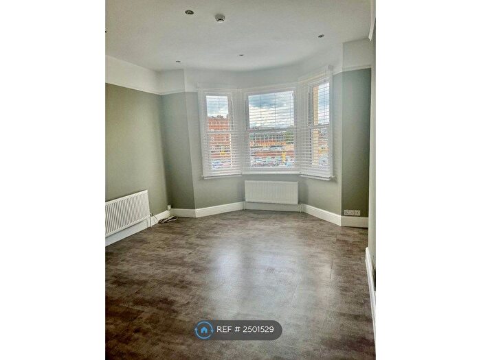 3 Bedroom Flat To Rent In Portland Street, Cheltenham, GL52