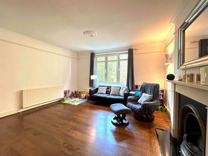 2 Bedroom Flat For Sale In Grosvenor Road, Chiswick, W4