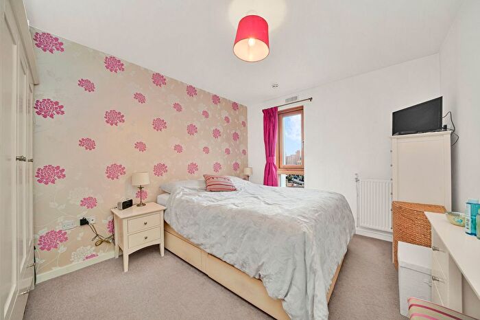 1 Bedroom Flat For Sale In Hardwicks Square, Wandsworth Park, SW18
