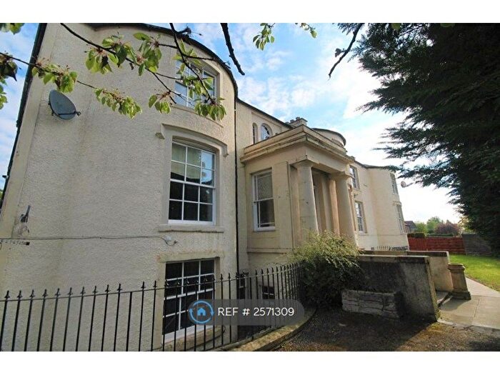 2 Bedroom Flat To Rent In Bank Street, Crieff, PH7