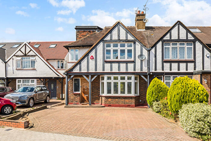4 Bedroom Detached House For Sale In Purcells Avenue, Edgware, HA8