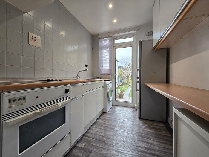 3 Bedroom Terraced House To Rent In Bawdsey Avenue, Newbury Park, IG2