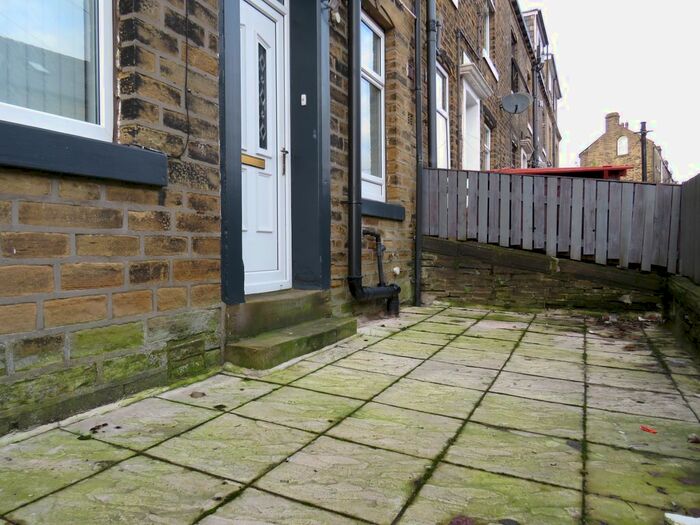 2 Bedroom Property To Rent In Dunkirk Terrace, Halifax, HX1