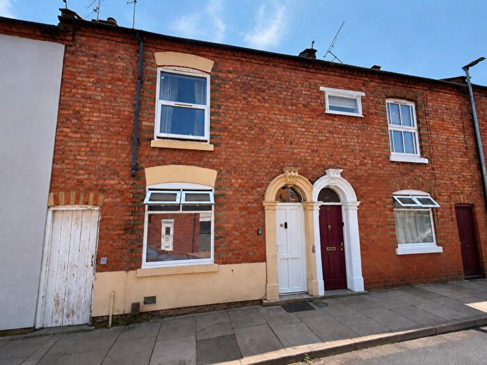 3 Bedroom Terraced House For Sale In Alcombe Road, The Mounts, Northampton, NN1