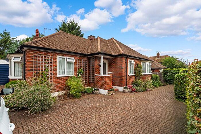 3 Bedroom Bungalow For Sale In Netley Close, Sutton, SM3