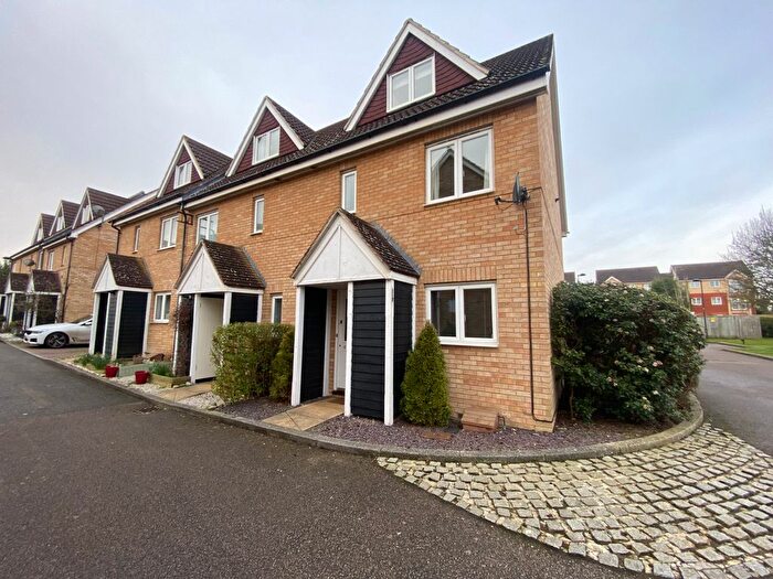 4 Bedroom End Of Terrace House To Rent In Barnack Grove, Royston, SG8