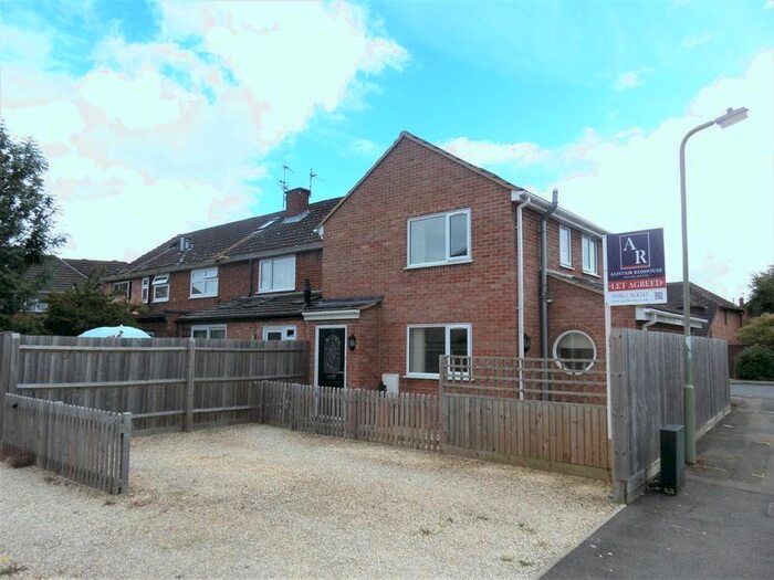 2 Bedroom End Of Terrace House To Rent In Hazel Crescent, Kidlington, OX5