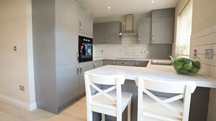 2 Bedroom Flat To Rent In Parliament Road, Thame, OX9