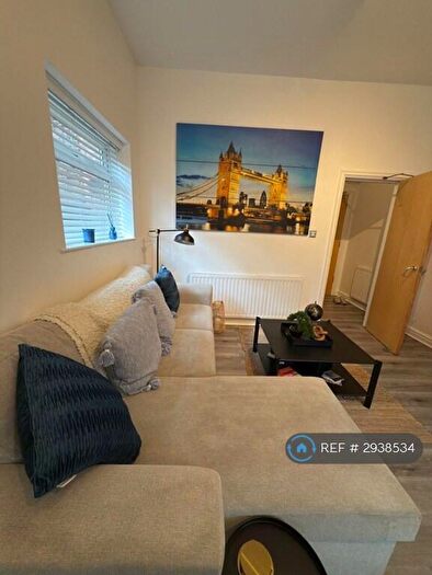 1 Bedroom Flat To Rent In Chester Road, Manchester, M16