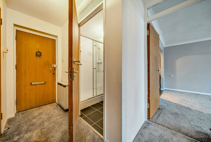 1 Bedroom Apartment For Sale In Chatsworth Place, Mitcham, CR4