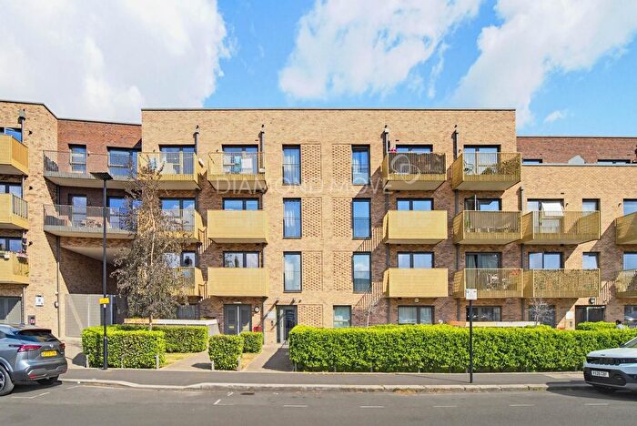 1 Bedroom Flat For Sale In Pears Road, Hounslow, TW3