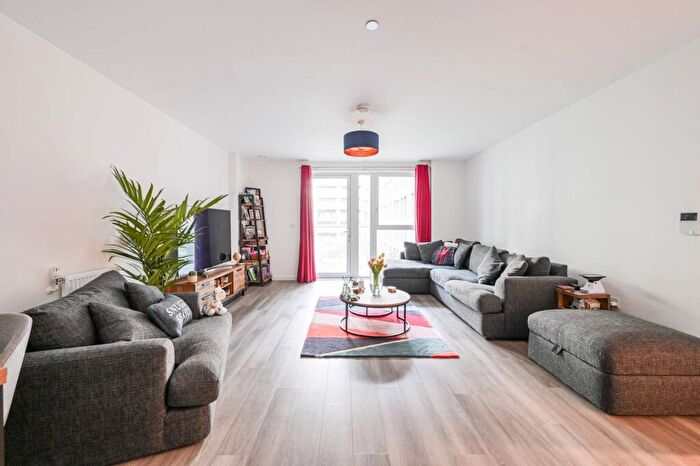 1 Bedroom Flat For Sale In Chamberlain Court, Upton Park, E13