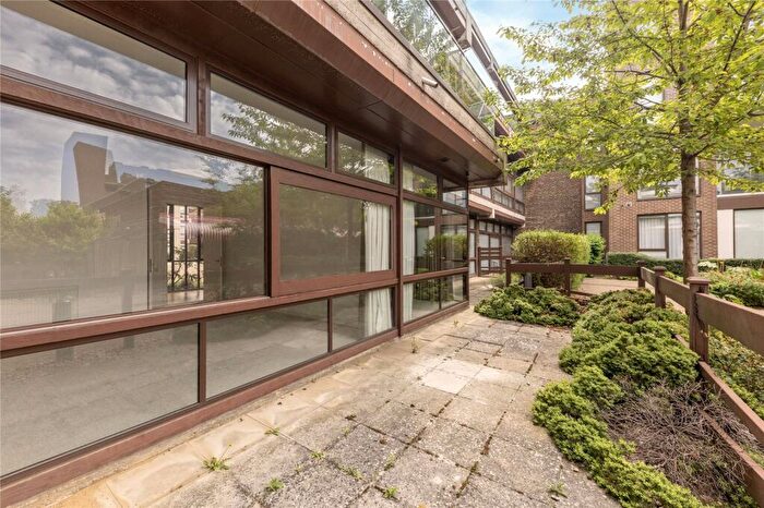 2 Bedroom Apartment For Sale In Cabanel Place, Lambeth, London, SE11 - Photo 4