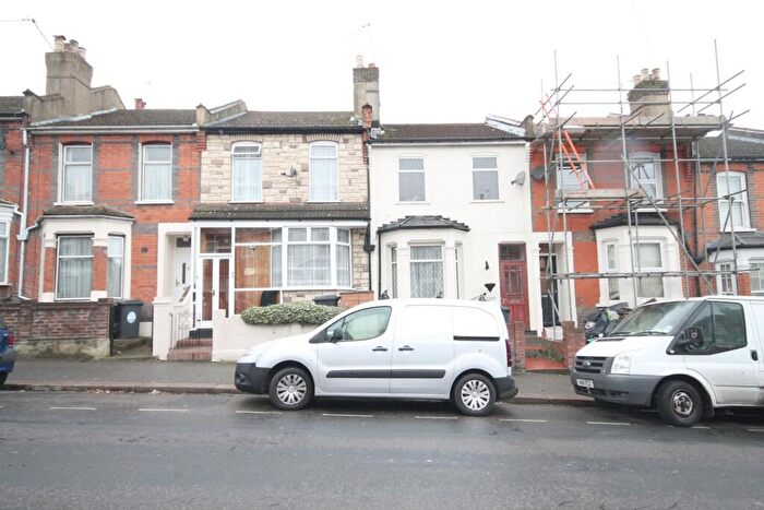 5 Bedroom House To Rent In Luton Road, Walthamstow, E17