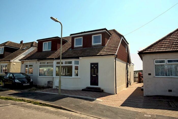 3 Bedroom Semi-Detached Bungalow To Rent In Alton Grove, Fareham, PO16