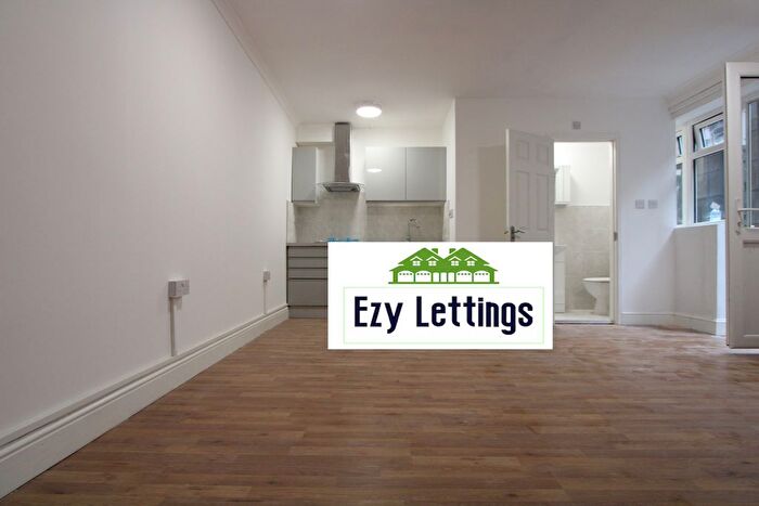 Studio To Rent In Bensham Grove, Thornton Heath, CR7