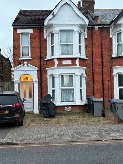 5 Bedroom Semi-Detached House For Sale In Chaplin Road, Wembley, HA0