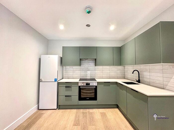 1 Bedroom Flat To Rent In Freshwater House, Dean Park House, BH1