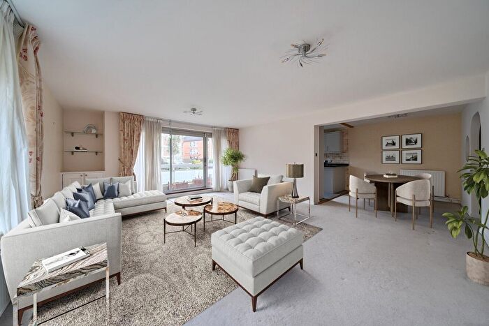 3 Bedroom Flat For Sale In Parkside, Court Downs Road, Beckenham, BR3