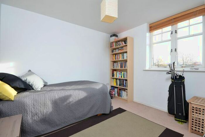 2 Bedroom Flat To Rent In Kingston Vale, Kingston Vale, London, SW15