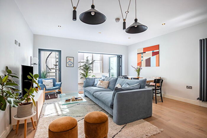 2 Bedroom Flat For Sale In Penge High Street, SE20