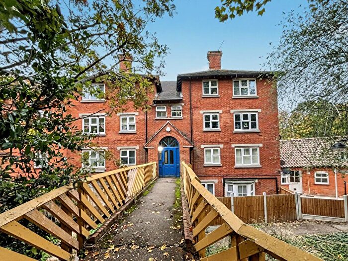 2 Bedroom Apartment To Rent In Lower Street, Noak Bridge, Basildon, SS15