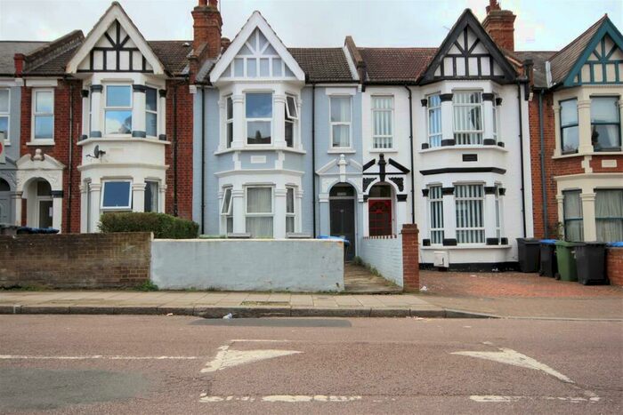 4 Bedroom Terraced House To Rent In St Johns Avenue, Harlesden, NW10